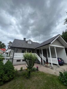 puutalon maalaus ja tiilikaton pinnoitus