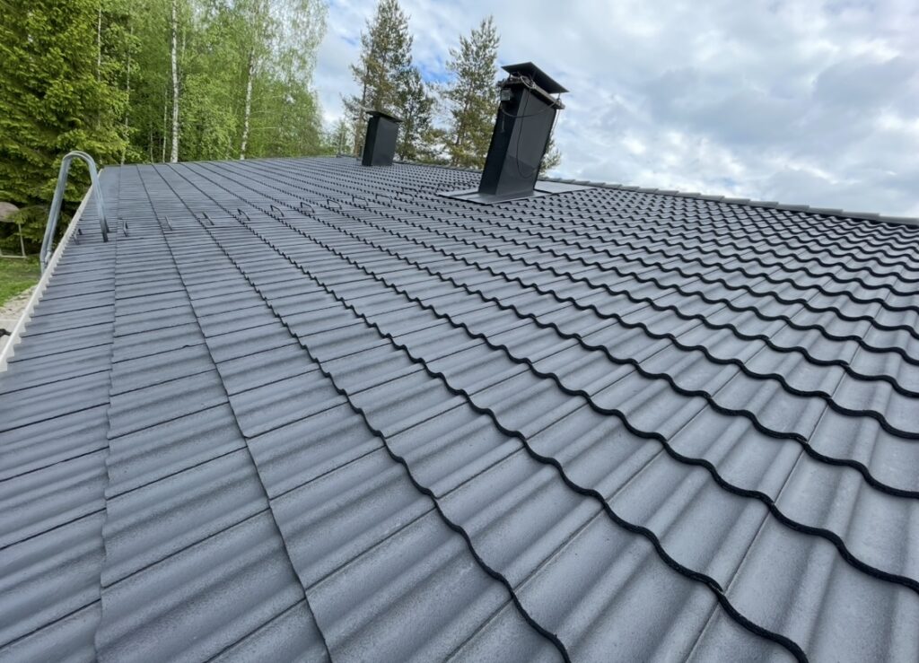 Pinnoitettu tiilikatto